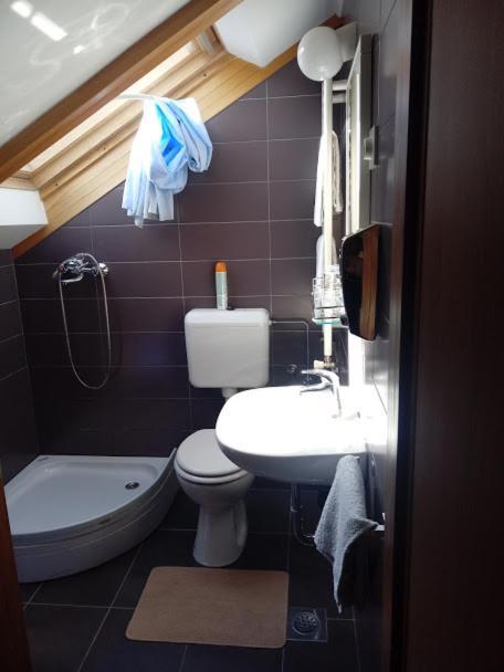 Guesthouse Marton Jezerce Room photo